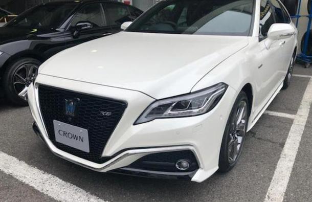 对于丰田皇冠来说,一直是父辈们的美好回忆,甚至在小编想要提车的时候