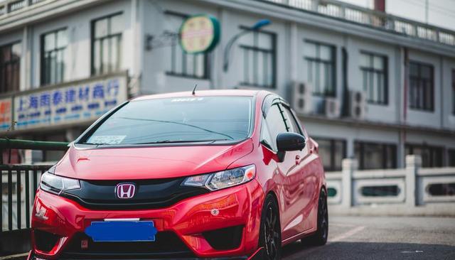 丐版手动红色飞度爆改骚红gk5新年定妆照