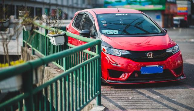 丐版手动红色飞度爆改骚红gk5新年定妆照