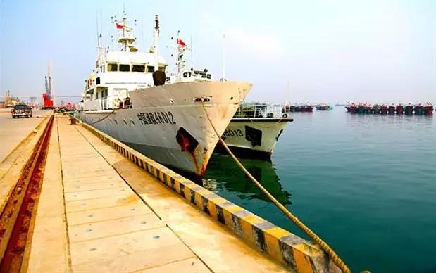 如果你对城市的高楼大厦审美疲劳,不妨到白查村看看有趣的船形屋