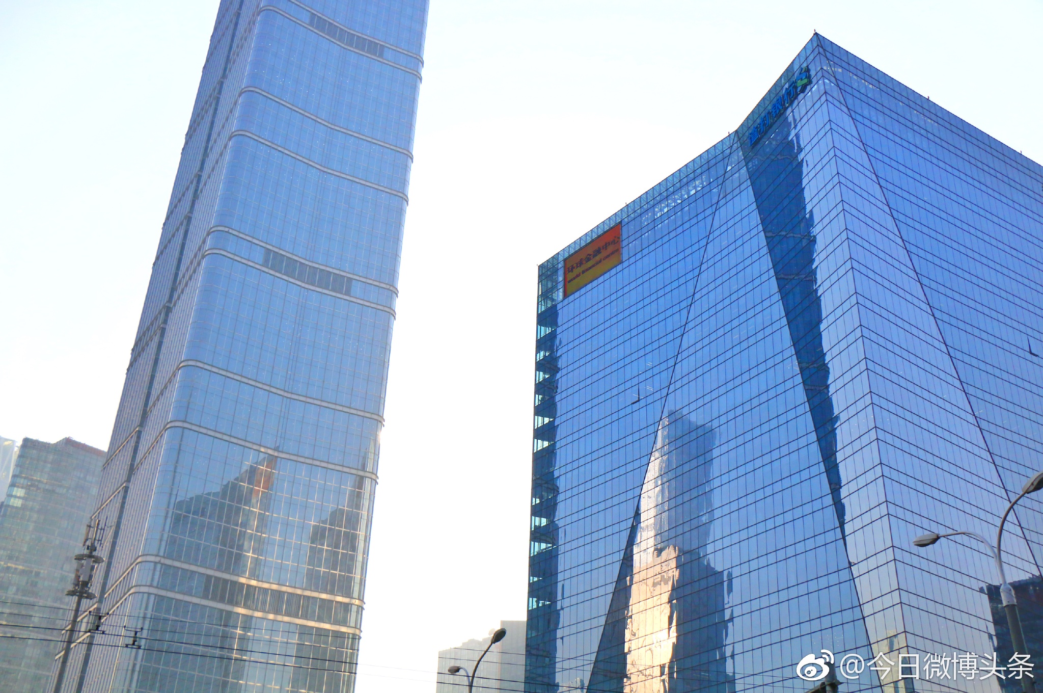 北京8栋写字楼挂上六星级标识牌——国贸中心