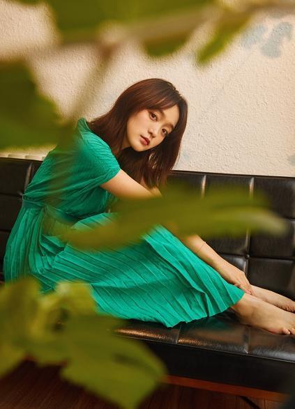 白蕊姬的扮演者叫何泓姗,中国内地女演员,摄影师.