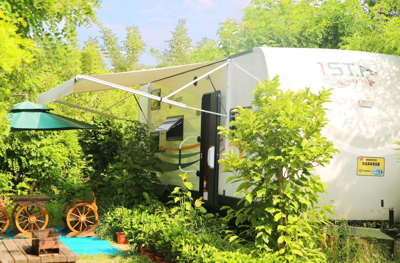 房车露营地给予你逃离都市的隐居生活!