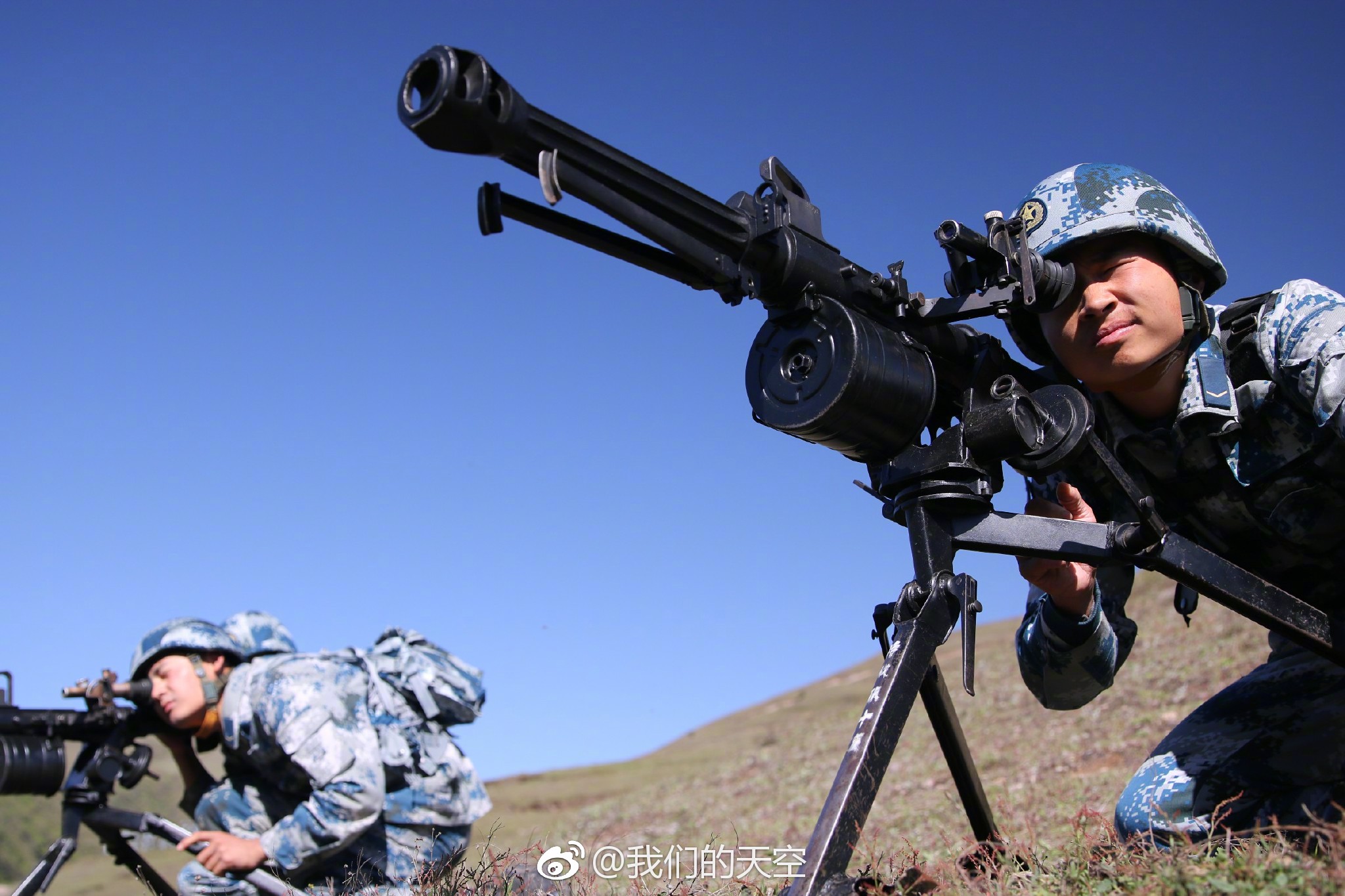 我是空降特种兵,这个夏天我很忙强训砺精兵,一切为打赢!