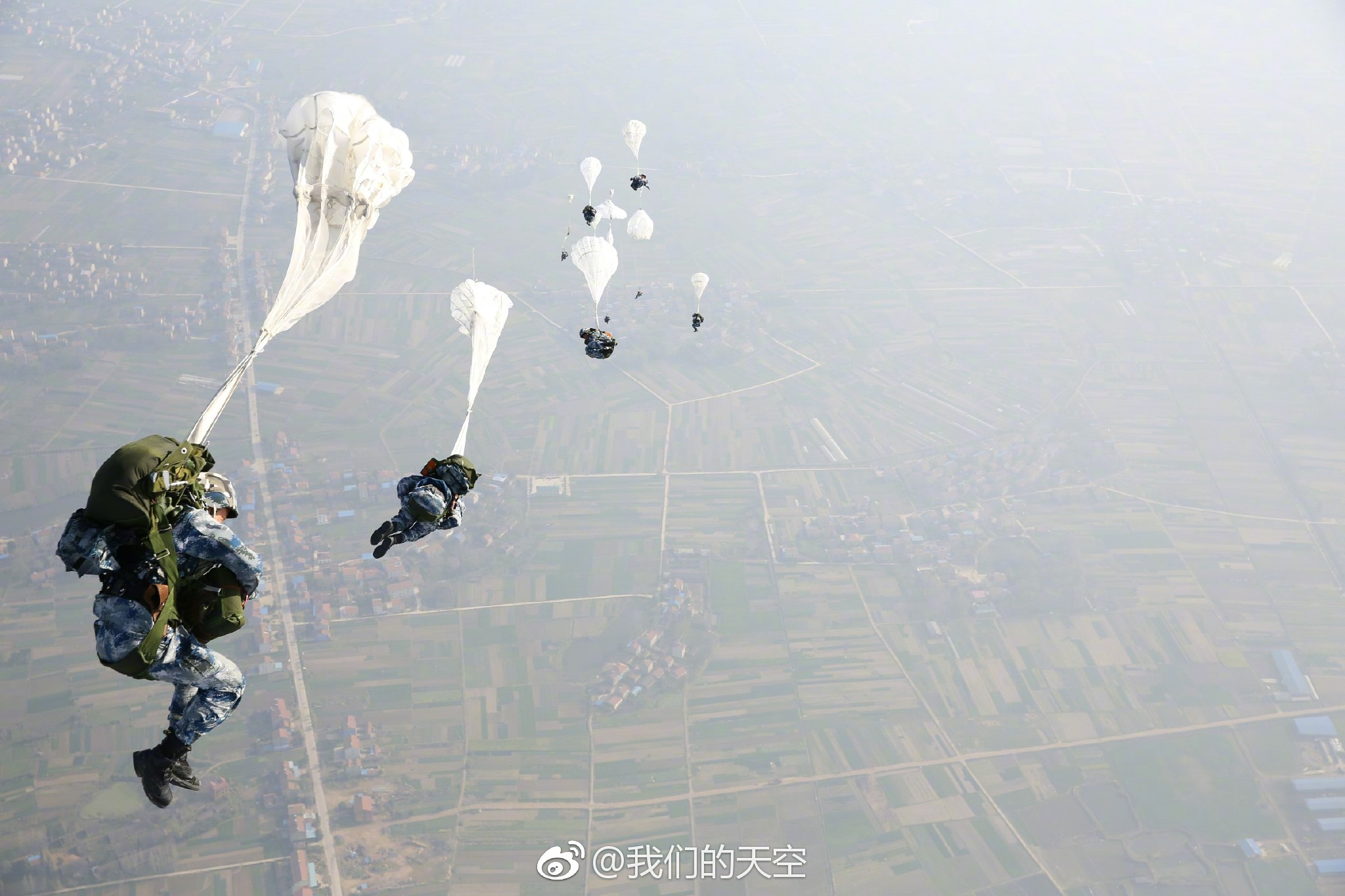 我是空降特种兵,这个夏天我很忙强训砺精兵,一切为打赢!