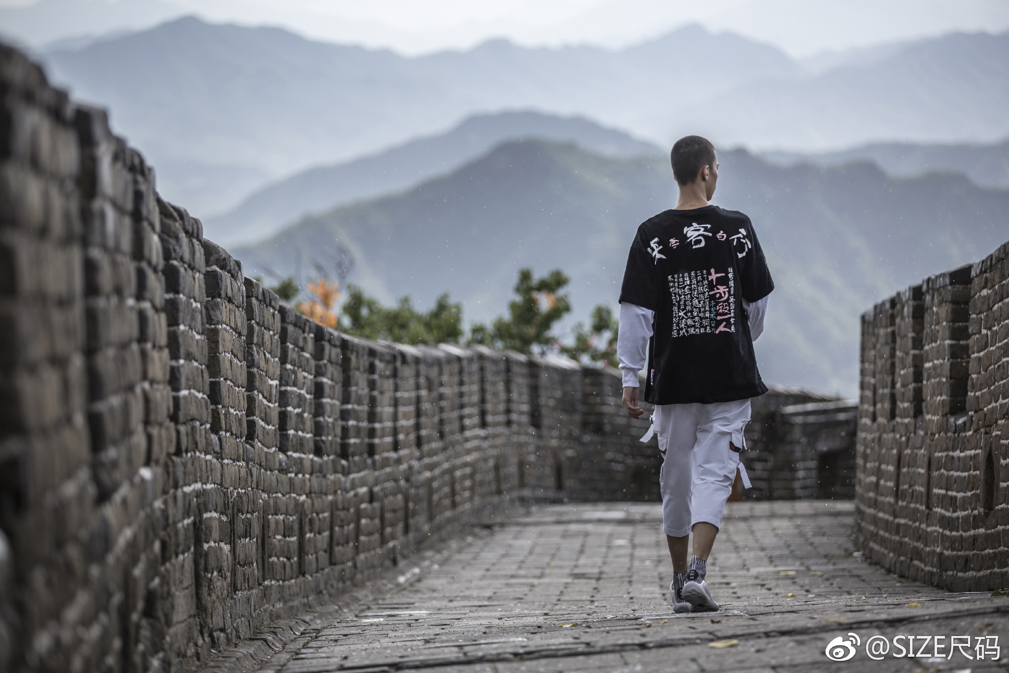 据悉,GAI新歌《万里长城》已上线,歌词中万里