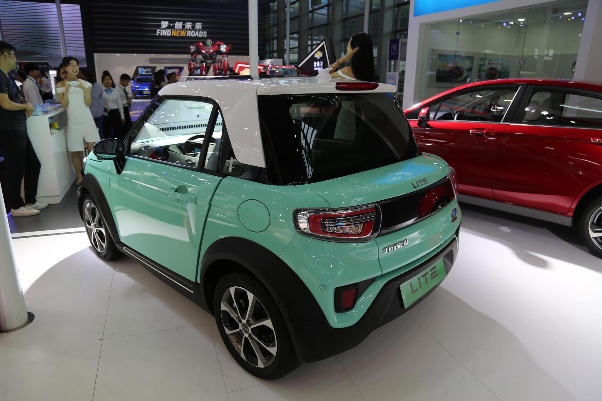 北汽新能源-lite人工智能电动车,2018深港澳车展实拍!