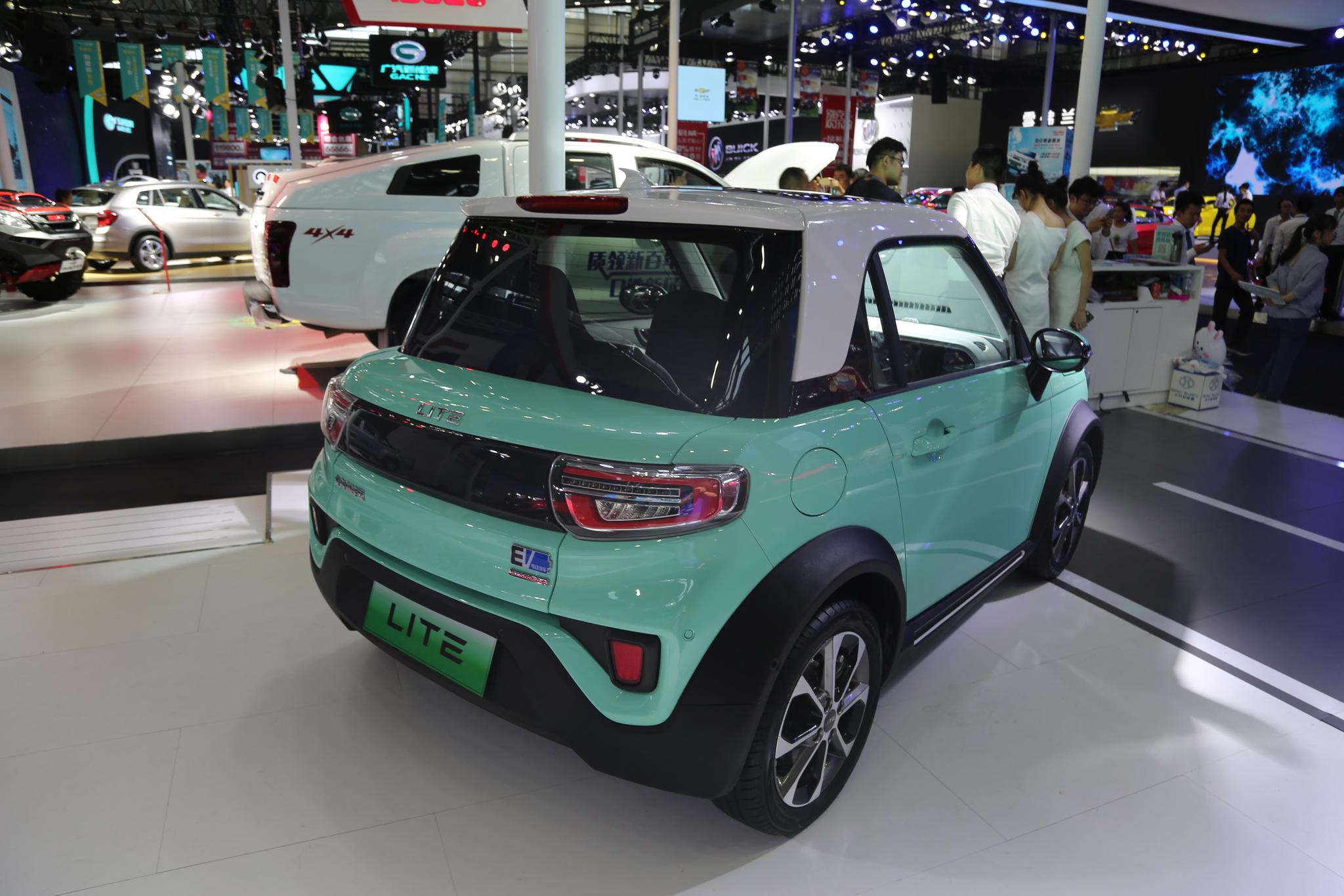 北汽新能源-lite人工智能电动车,2018深港澳车展实拍!