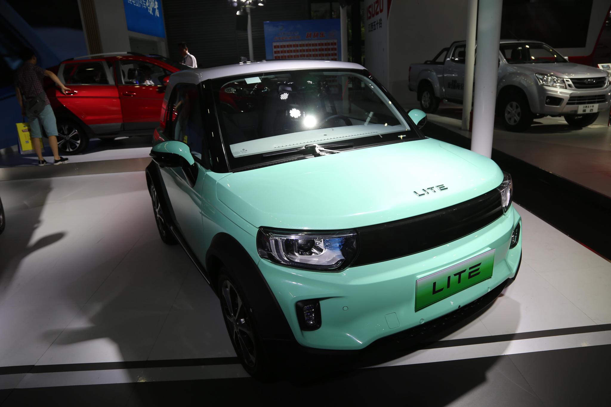北汽新能源-lite人工智能电动车,2018深港澳车展实拍!-新浪汽车