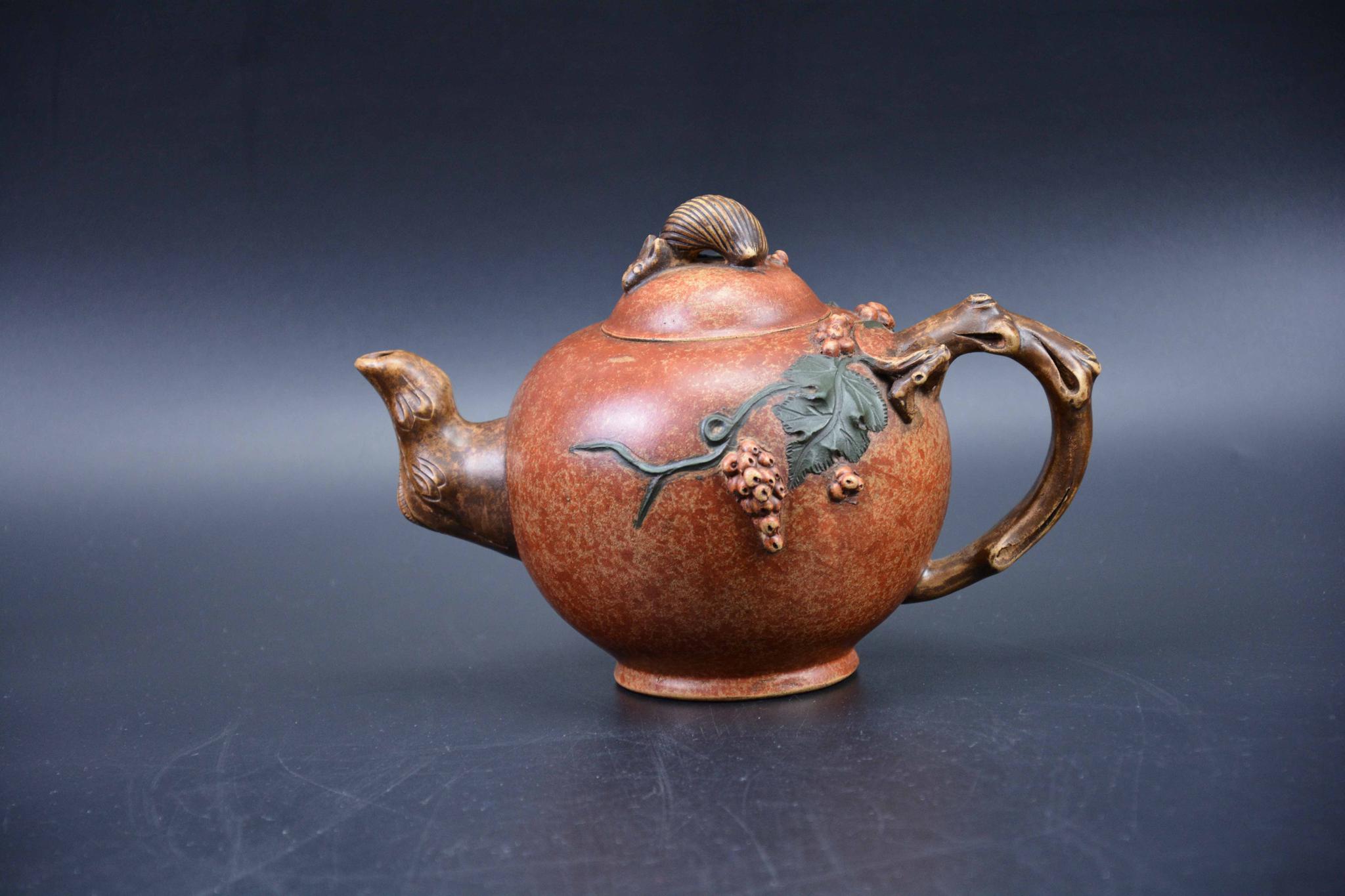 蒋蓉的梅桩紫砂壶给人春天般的生机 生动具真别树一格