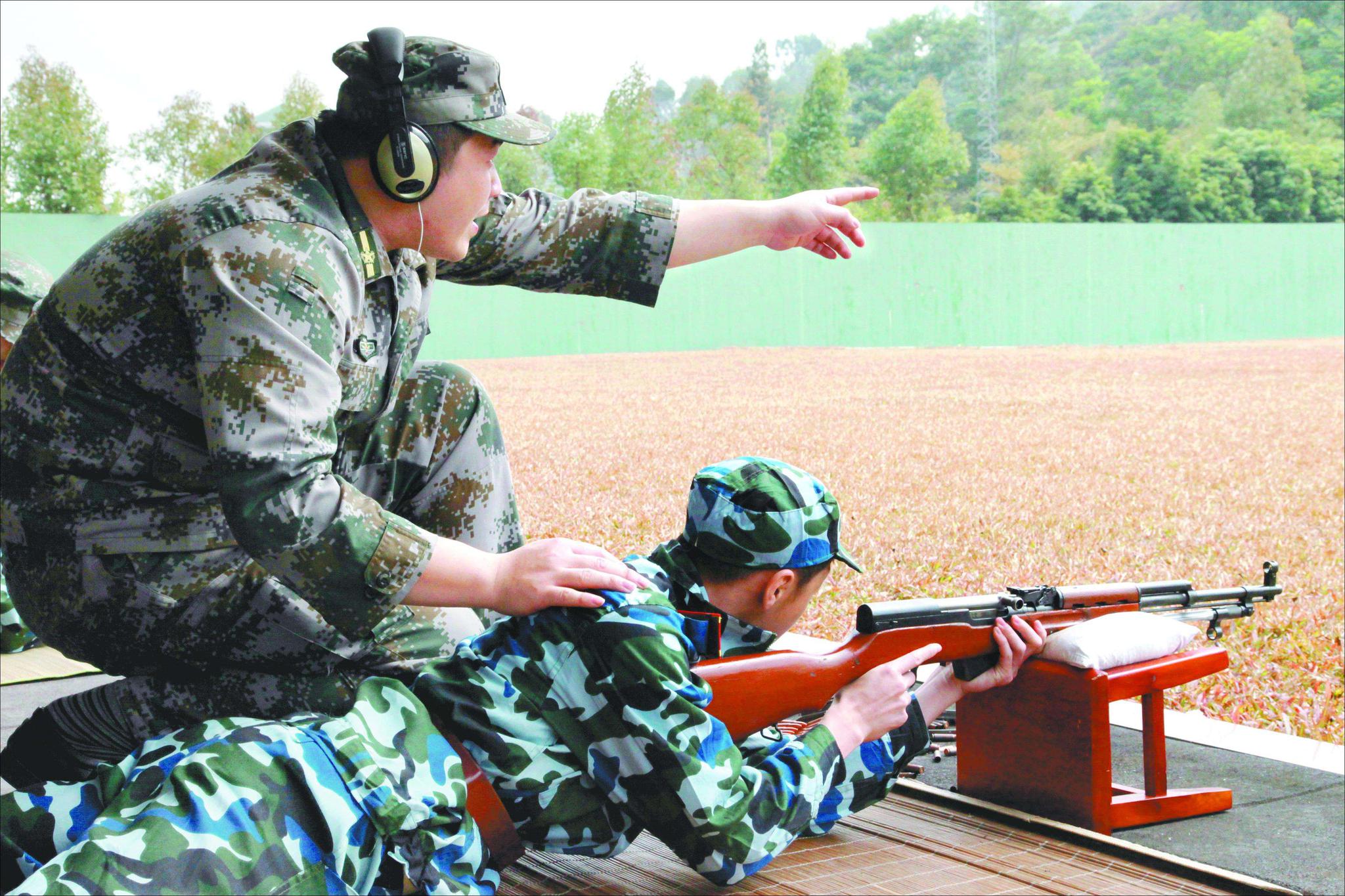 室内打靶时要佩戴耳罩为何士兵实战时却不需要这里告诉你答案