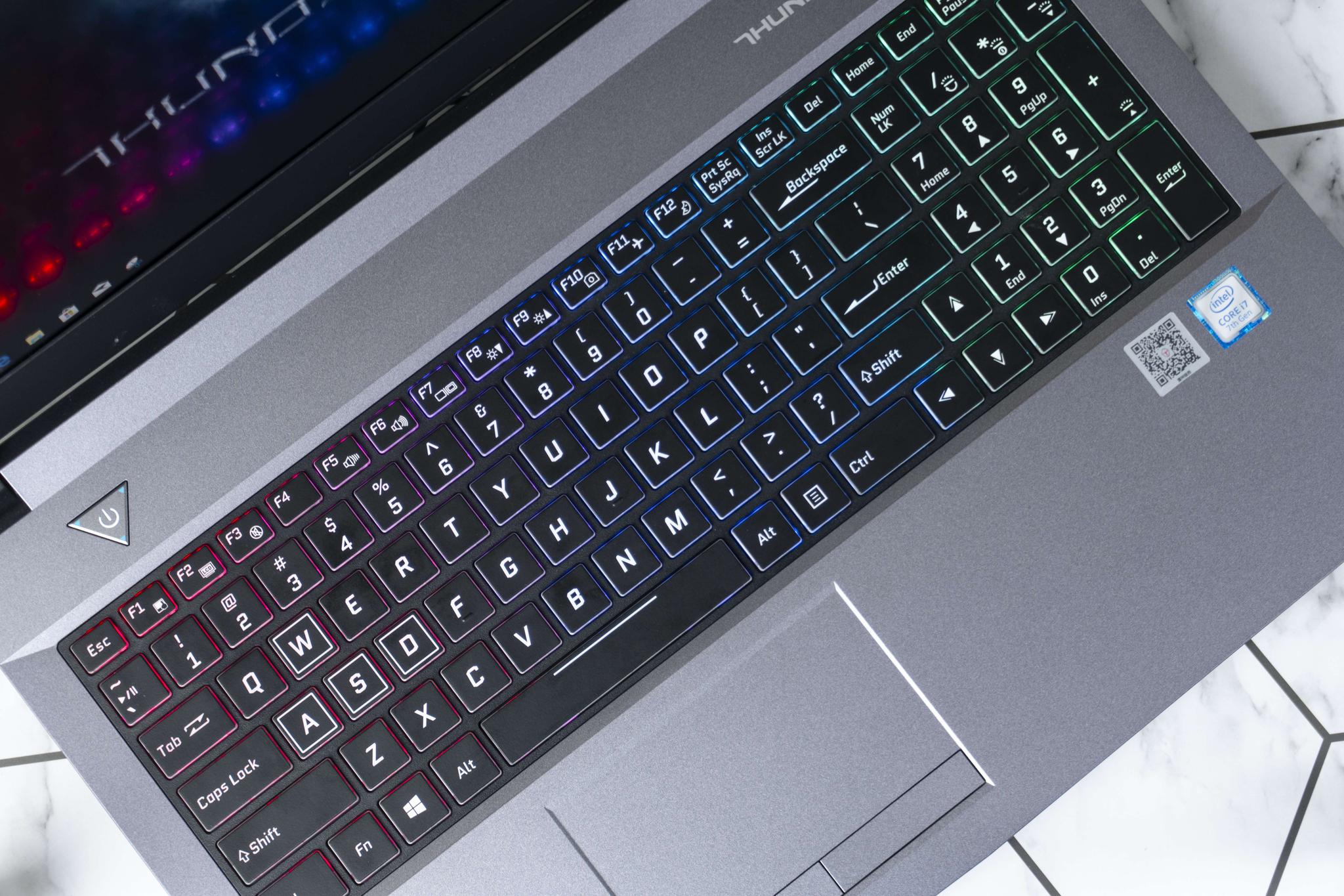 雷神911st旗舰版游戏本评测:8代高性价比炫彩金属游戏本