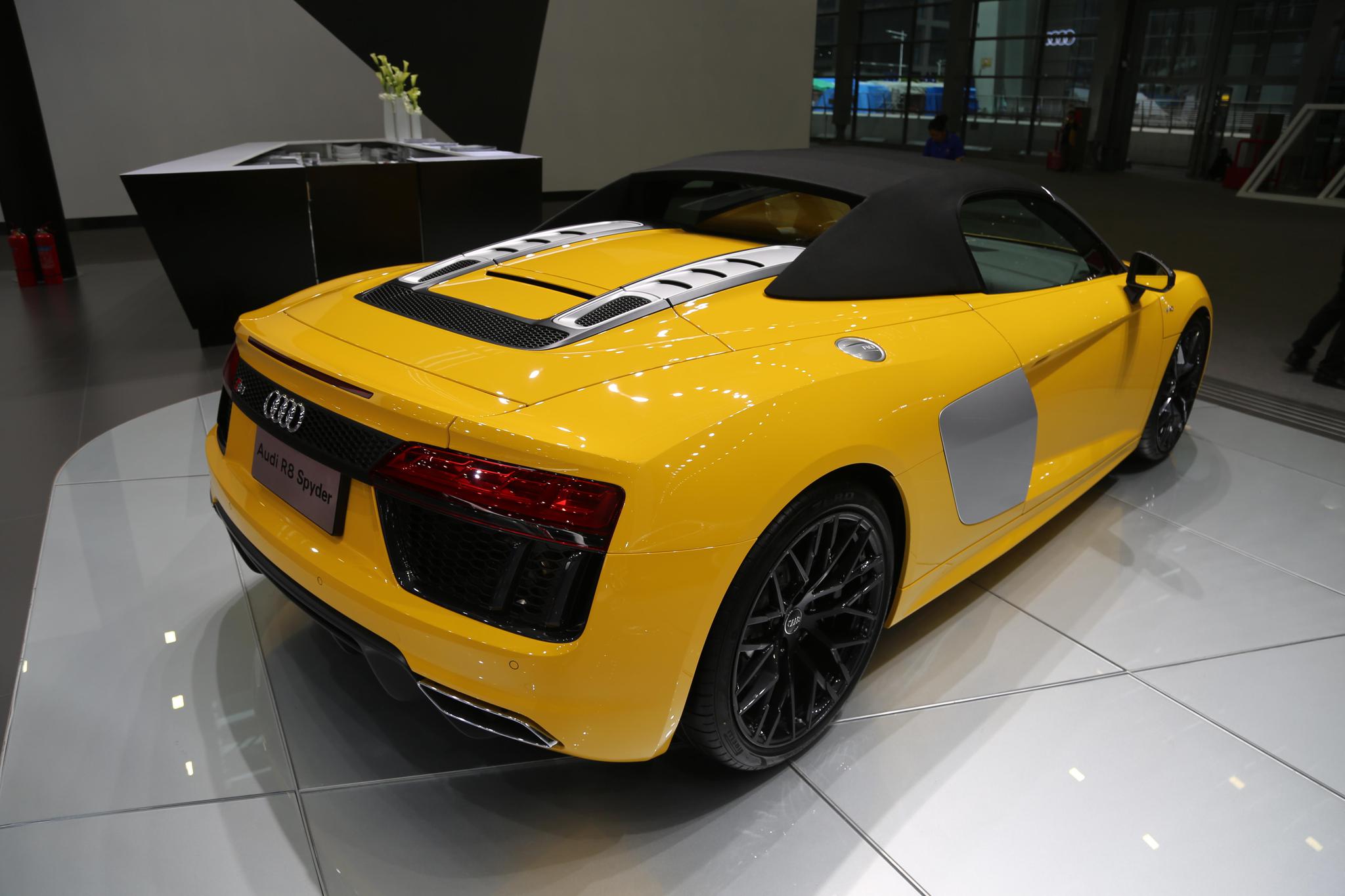 唯王者,尽善尽美,奥迪r8 v10 spyder 敞篷跑车实拍!