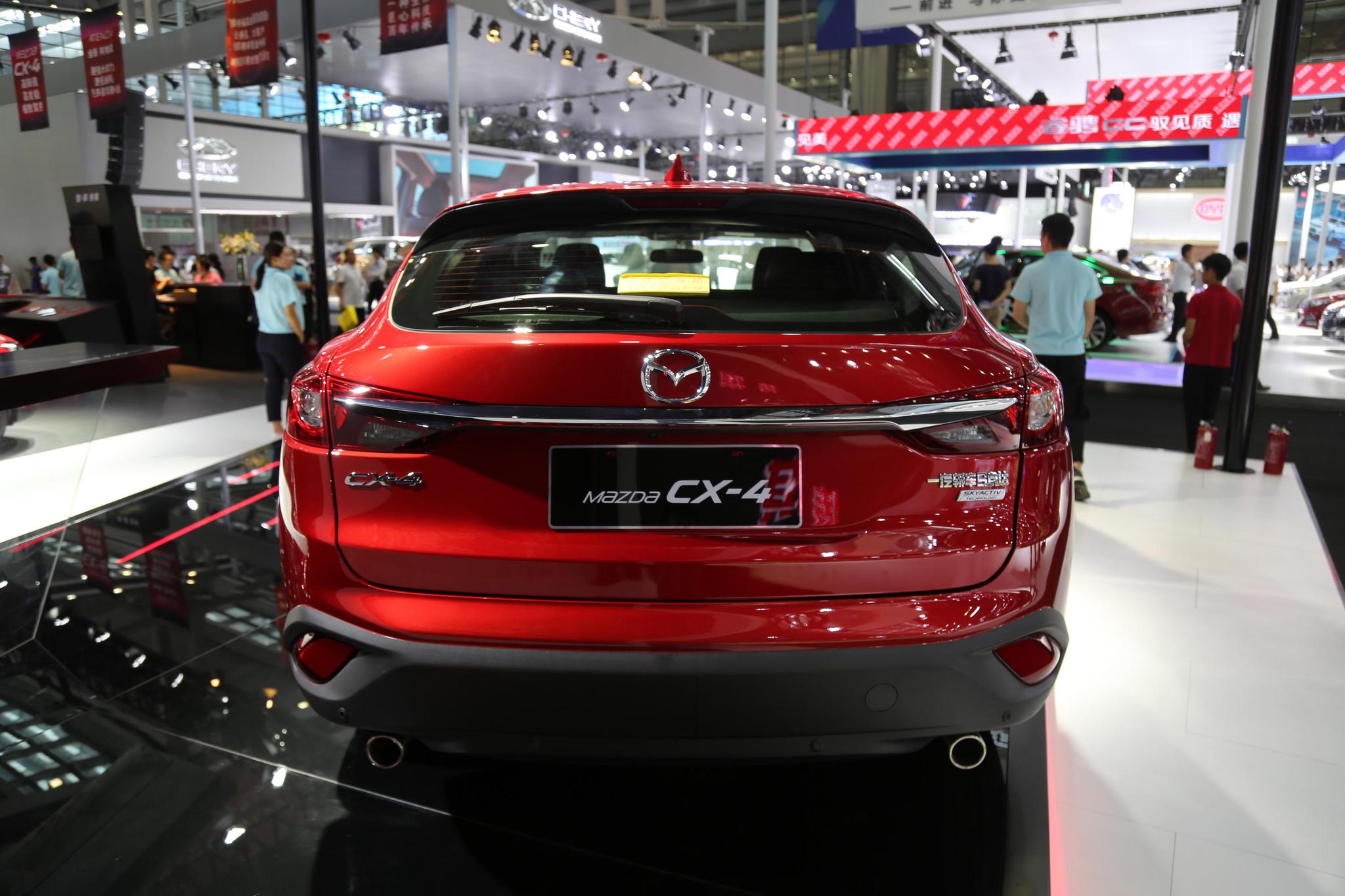 未来派轿跑suv,2018款马自达cx-4,车展实拍!