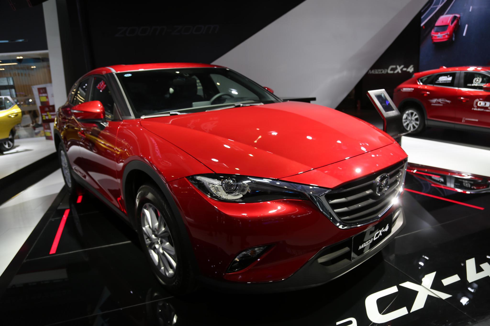 未来派轿跑suv,2018款马自达cx-4,车展实拍!