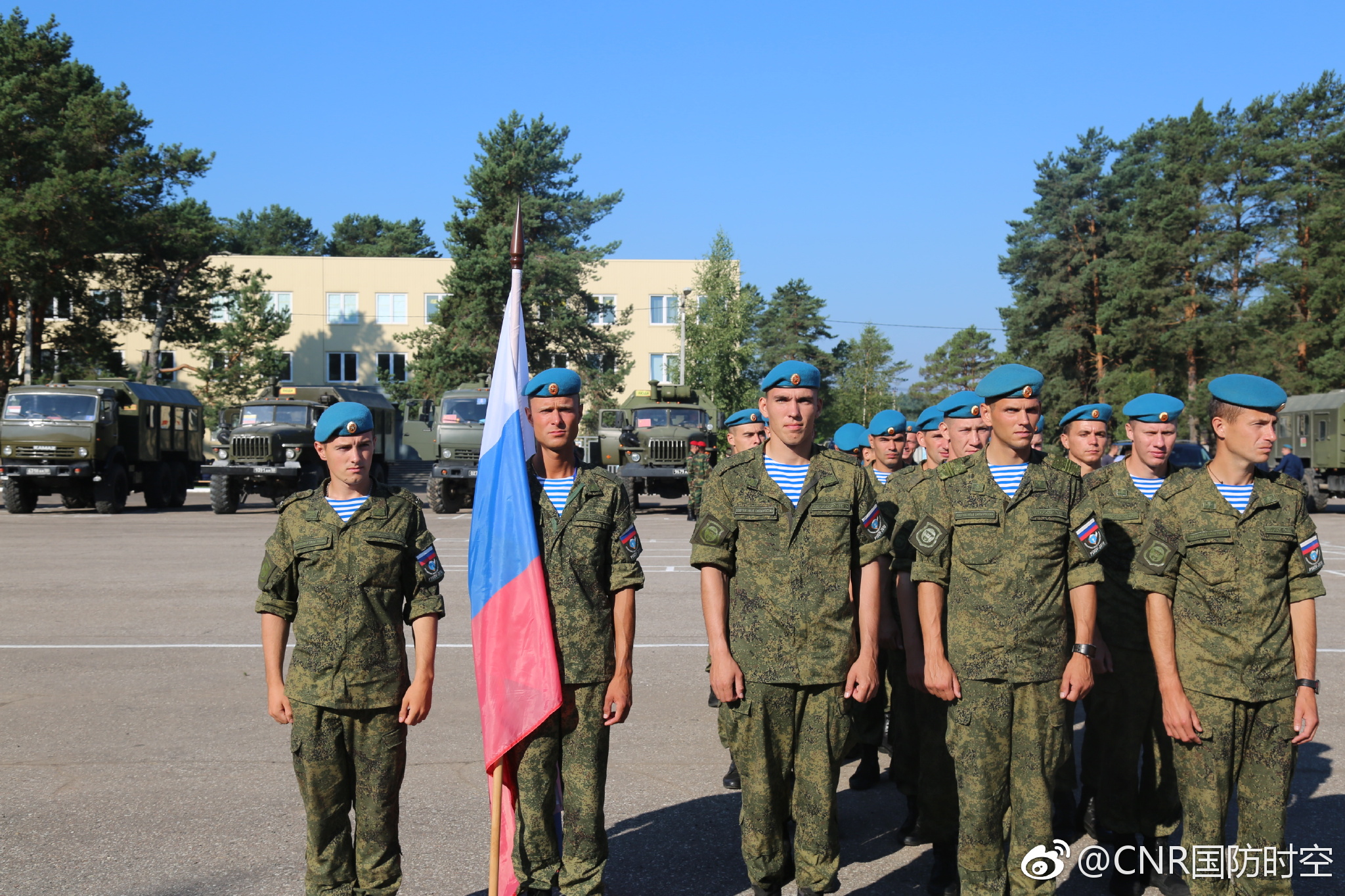 齐聚俄罗斯 共祝建军节