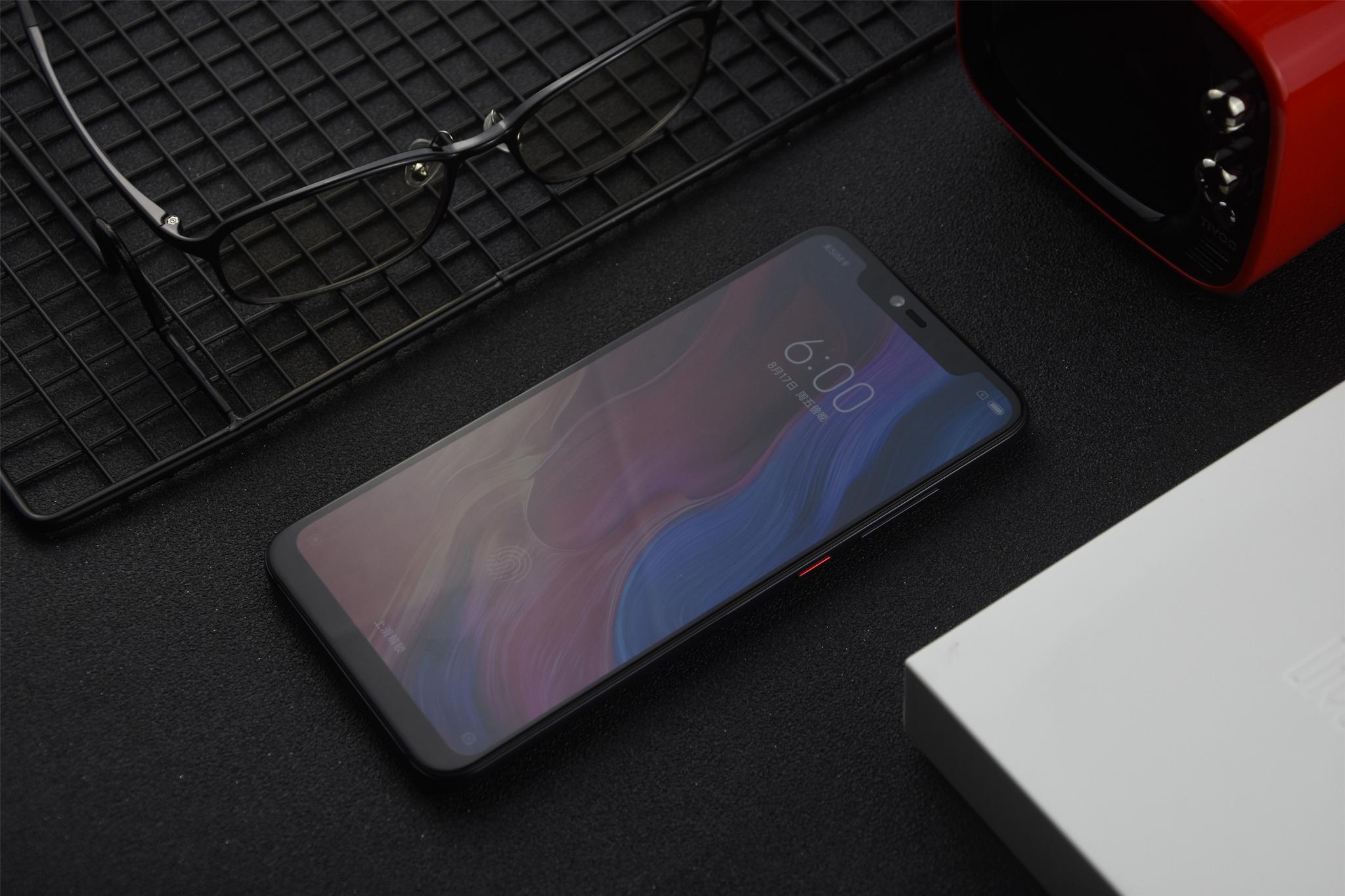 小米8透明探索版上手:国产力作