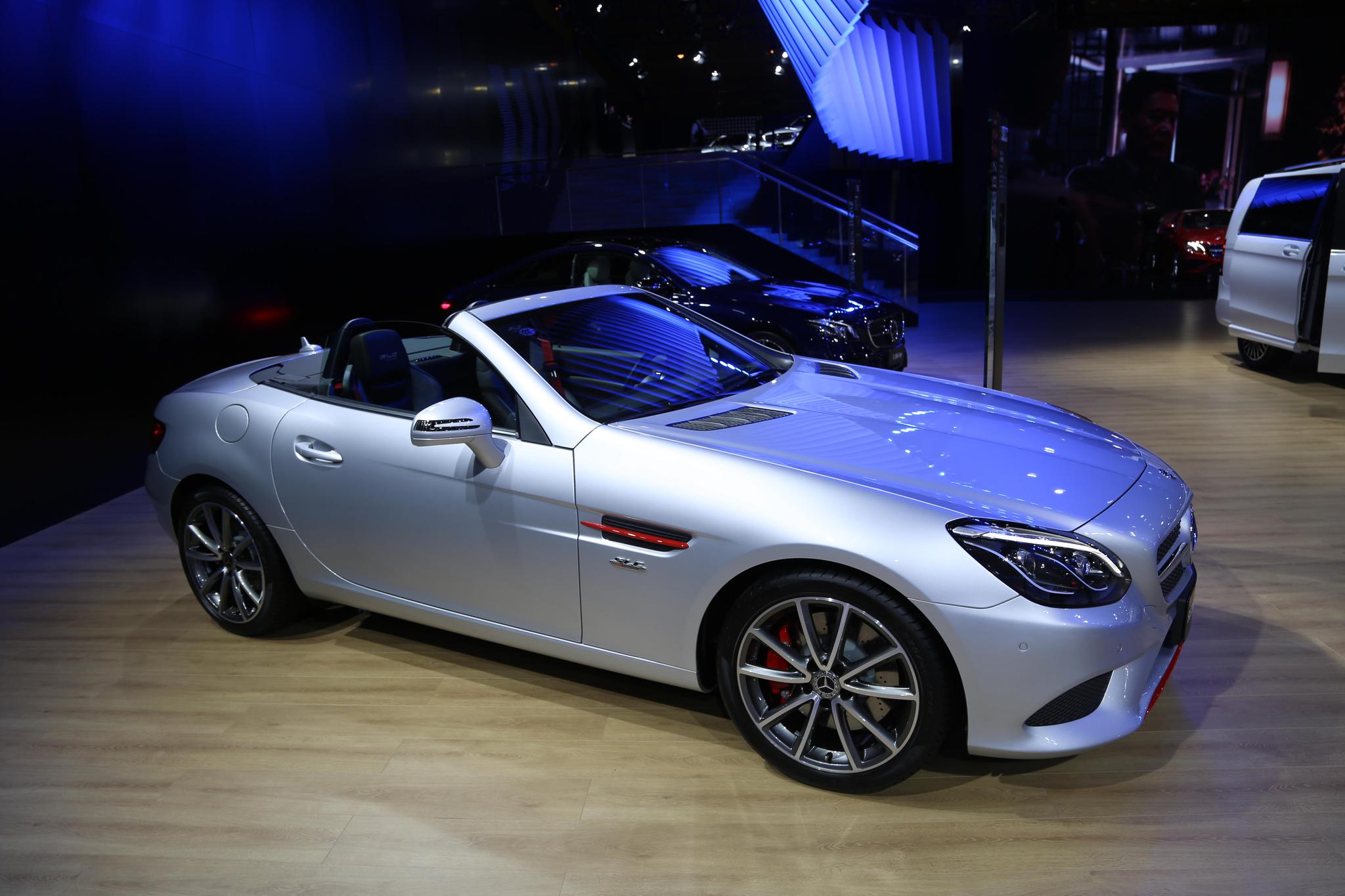 梅赛德斯-奔驰slc 260,50万级别敞篷跑车,车展实拍!