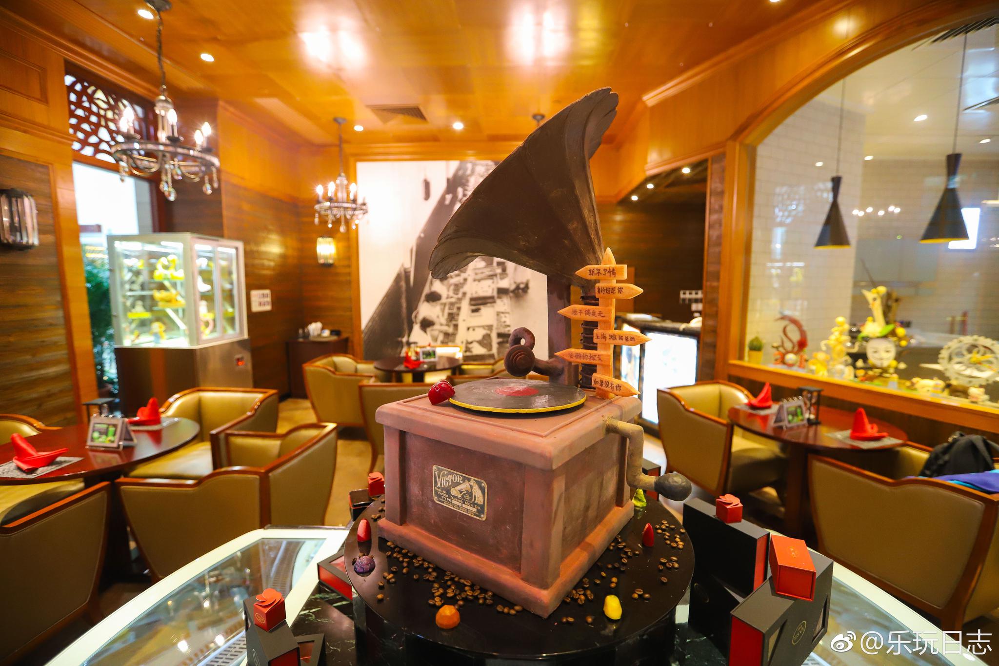 酒店内的爱多河巧克力屋,有儿童diy巧克力体验