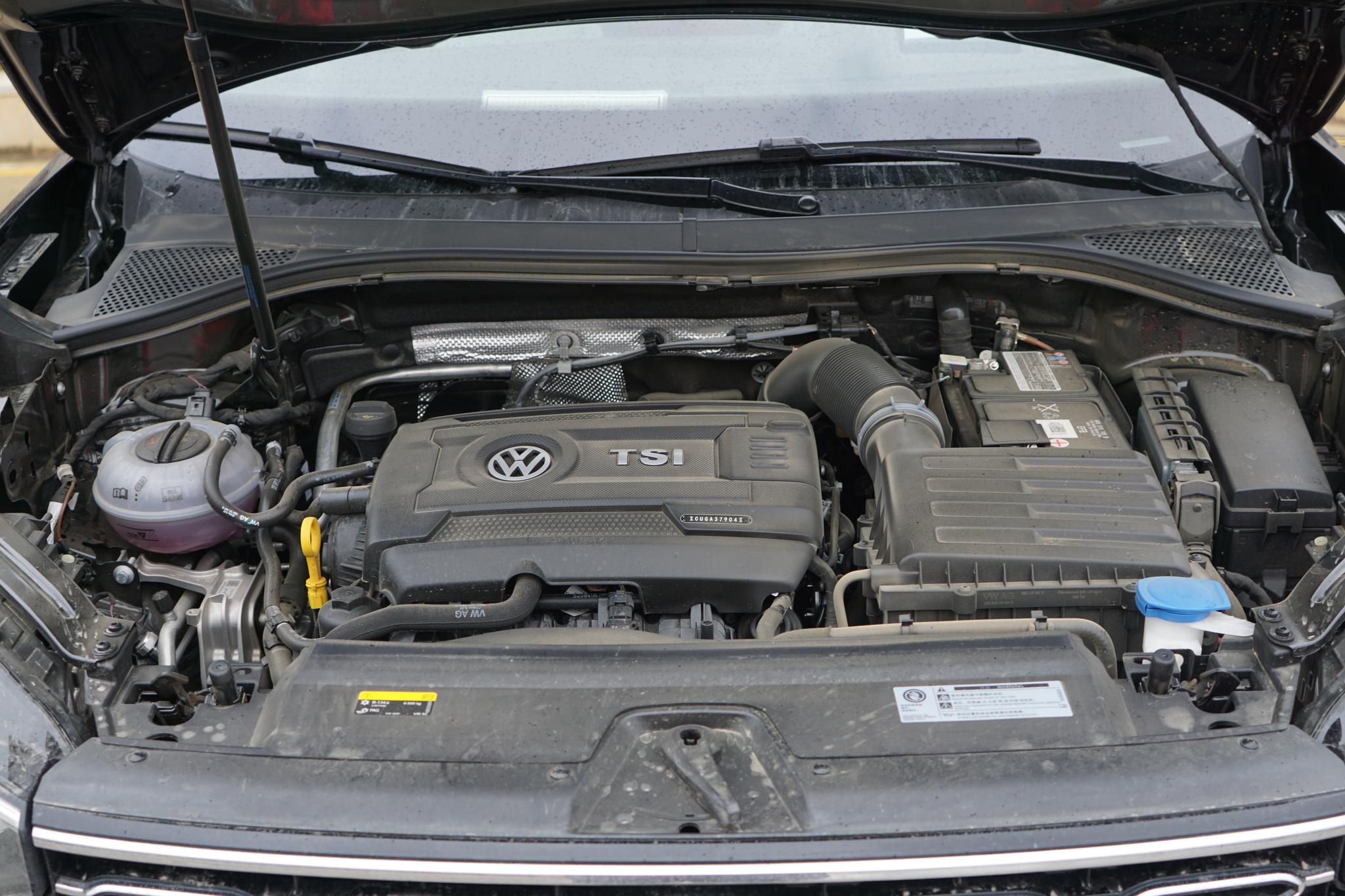 探岳上搭载的发动机也同样采用了跃级的配置,在动力方面搭载了一台ea