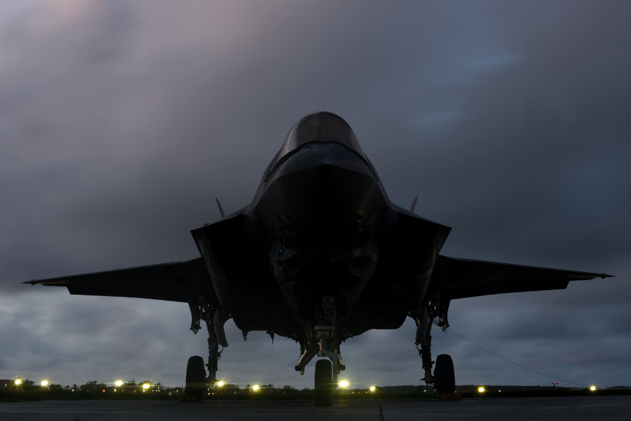 当地时间9月16日,首次参加"勇敢之盾"军事演习的美国海军陆战队f-35b"