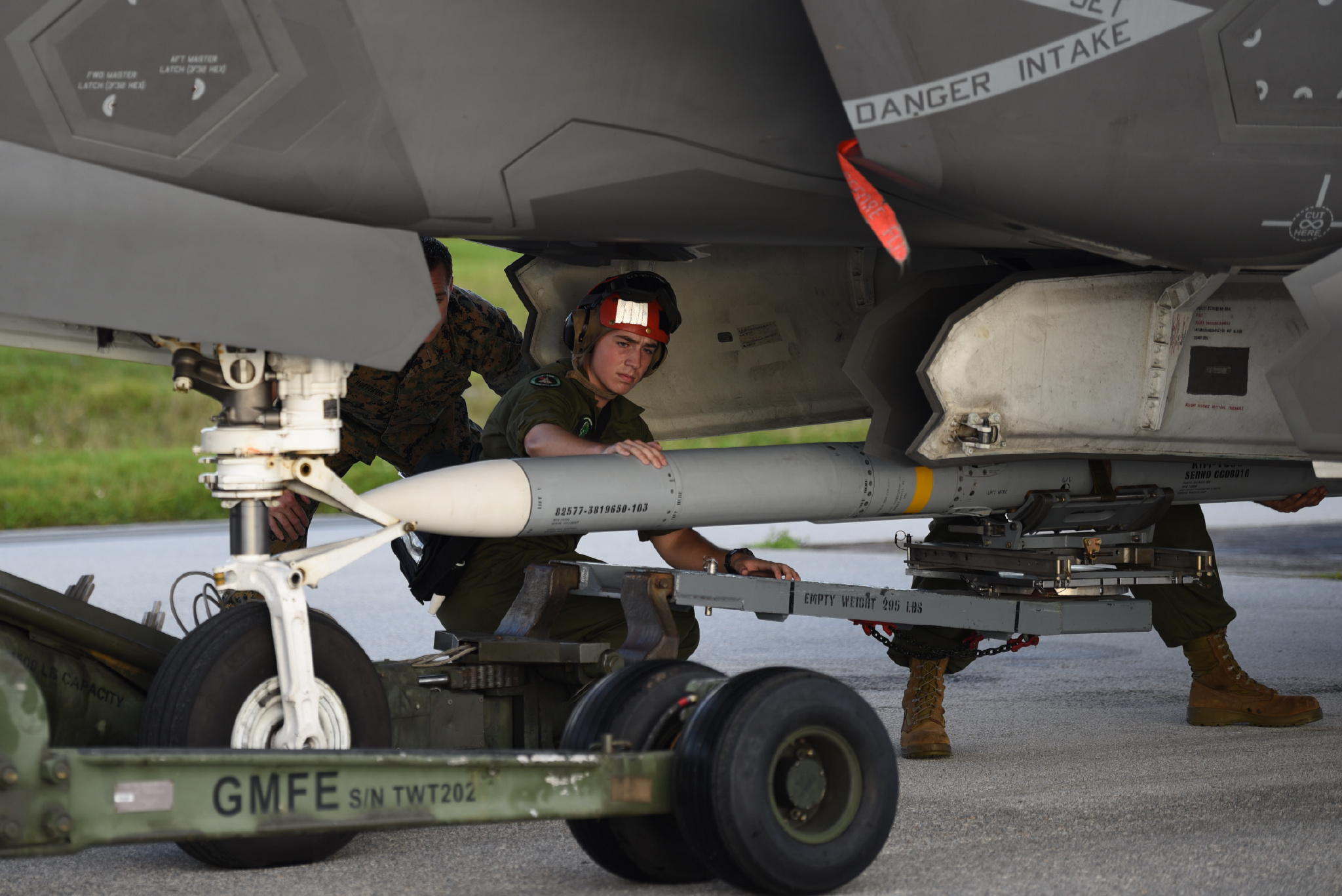 当地时间9月16日,首次参加"勇敢之盾"军事演习的美国海军陆战队f-35b"