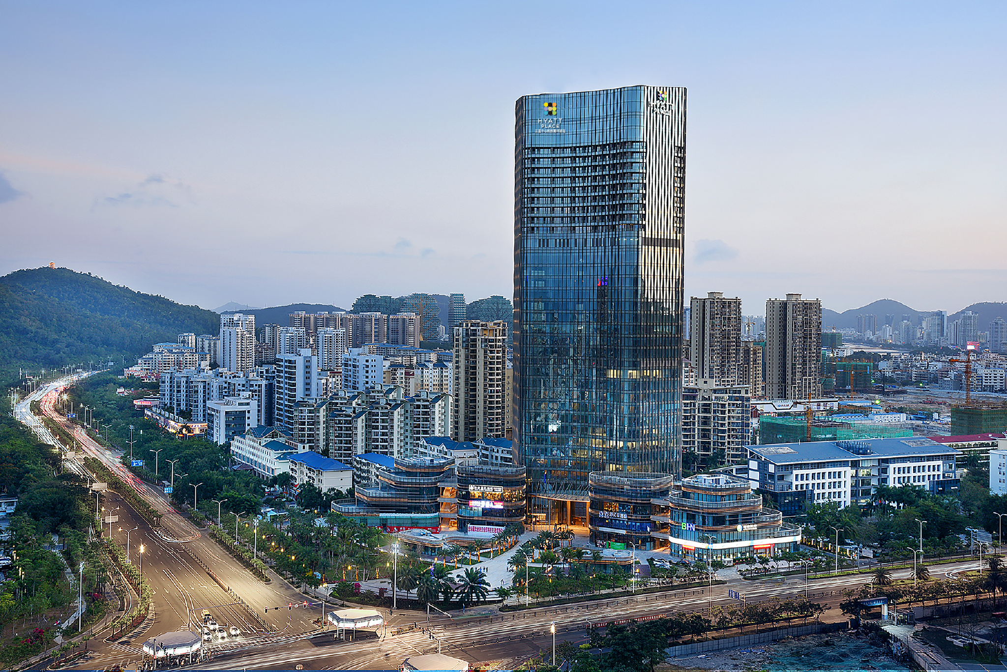 位于三亚市中心