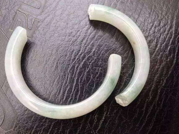 刚刚买的和田玉手镯不小心摔碎了,怎么补救?