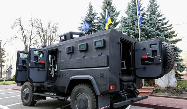 世界前3名防暴车,防弹防爆还防生化武器,光看外形就很有安全感