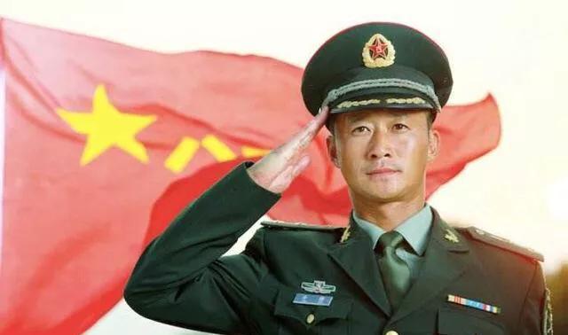 《战狼2》中冷锋一脚踢死强拆老大, 属于故意杀人吗?