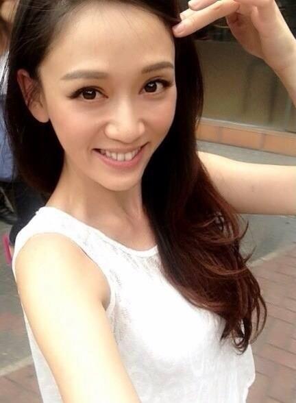女星自拍谁最美艳?赵丽颖长发美美哒,她惹粉丝心疼