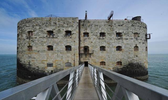 世界上唯一一个海景房监狱,犯人没有任何的自由限制,却无人逃走