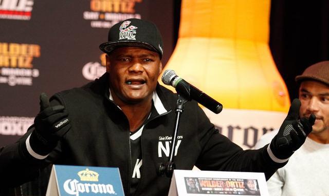 奥提兹对外宣称自己是38岁,但很多美国拳击圈内人士指出,奥提兹的真实