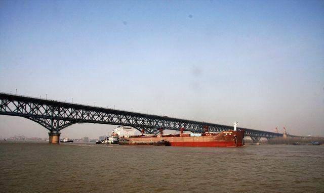 为什么万吨级以上轮船很少在长江南京段以上通行