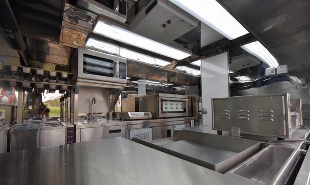 移动式的美食厨房新星餐饮服务房车