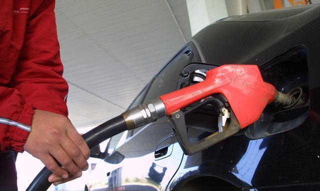 汽车油表满格, 油箱却没油了, 是怎么回事呢?