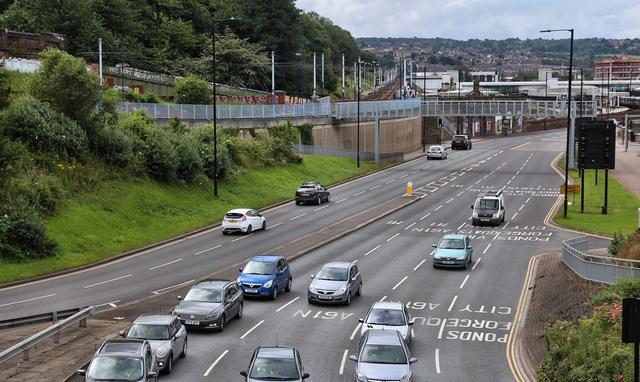 道路交叉口是安全驾驶的关键地带