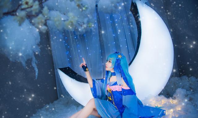 超美公主陛下 初音未来 星与雪的公主 cosplay