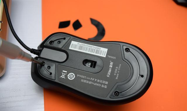 单从外观来看,富勒g90 确实不能看出有什么黑科技的感觉.