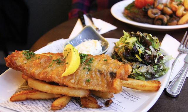 欧洲11国特色美食大荟萃:奶酪火锅,海鲜饭,炸鱼薯条,应有尽有