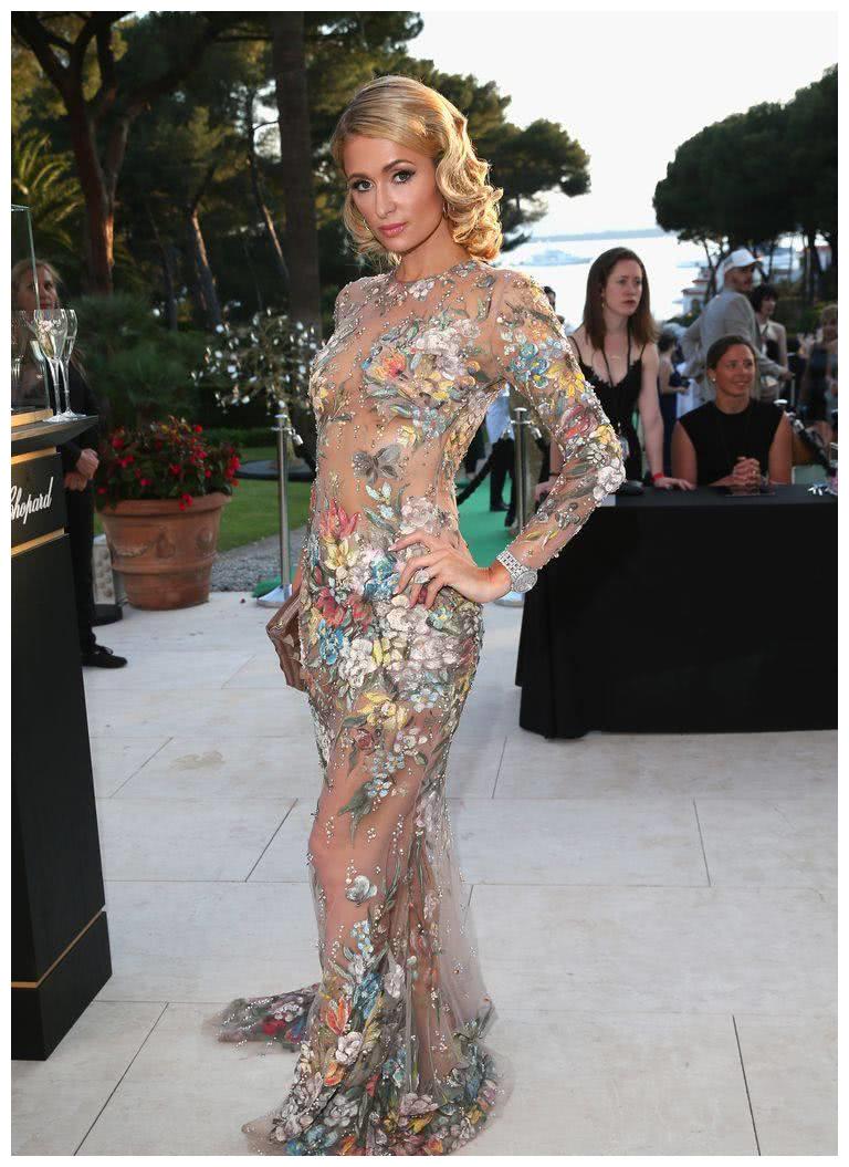 戛纳电影节希尔顿的裸体连衣裙会让你说那很热