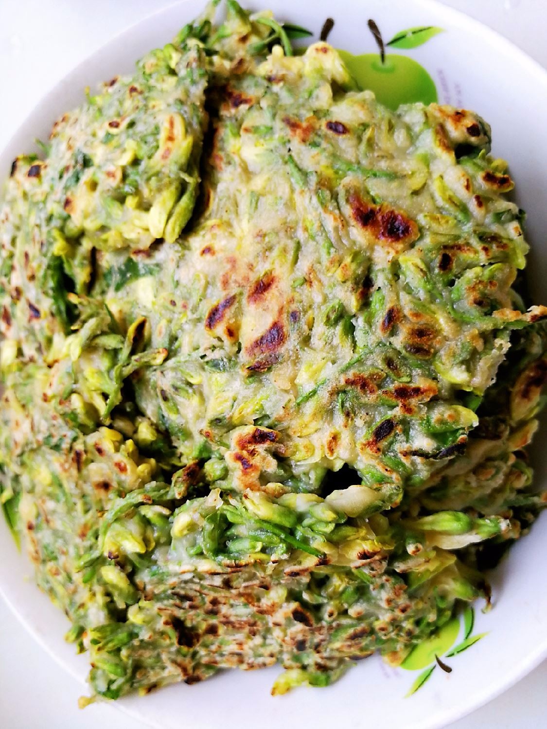 新鲜槐花上市价格10元一斤煎槐花饼饭不仅美味还可清肝泻火