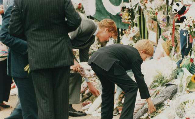 老照片1997年英国戴安娜王妃的葬礼现场