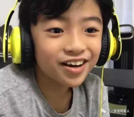 张柏芝大儿子上初中学费10万,11岁的他长小胡子超像谢霆锋