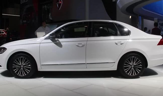 大众这款车比迈腾还漂亮,车身长4664米,售价也很亲民