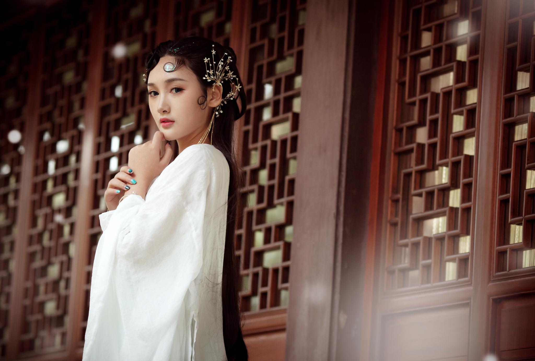 古人诚不欺我也芙蓉不及美人妆妆造出镜汉服