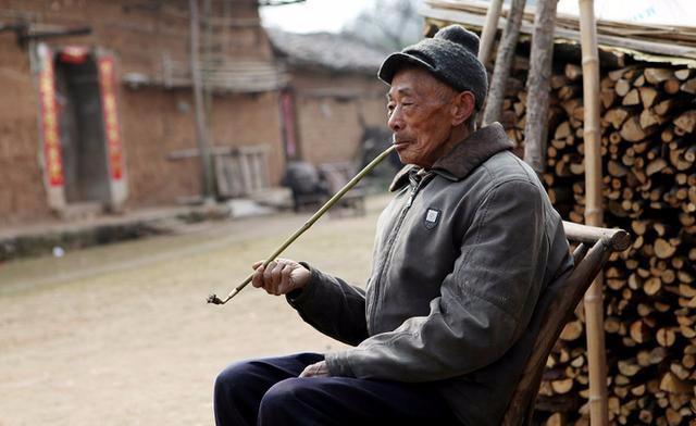 农村老人说:“人穷莫走三地、没钱莫攀三亲”,有道理吗?对吗?|道理|农村|俗语_新浪新闻