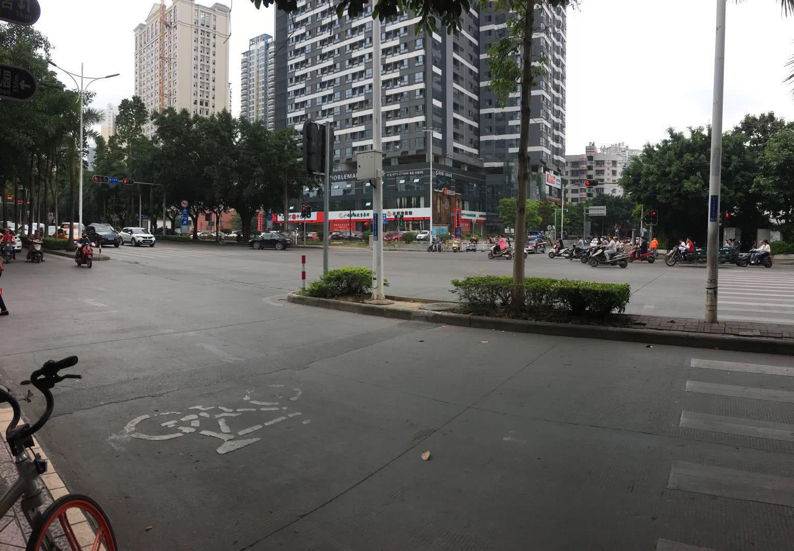 看看这几张图片再说吧!南宁长堽村