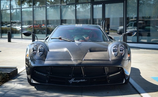 都说扎克伯格定制一辆帕加尼,4年过去了,他的帕加尼去哪儿了-新浪汽车