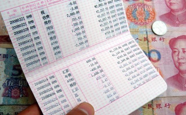 父亲去世留下30万存折,儿女找了一年没找到,邻居的话儿女愣了